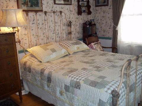 Queen Room,27376094:JPEG